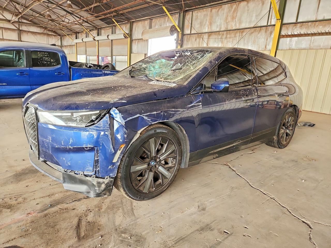 2022 BMW Ix xDrive50 - zdjęcie główne