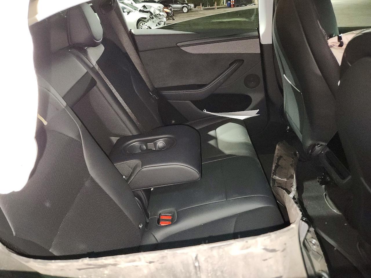 2026 Tesla Model Y - zdjęcie 11
