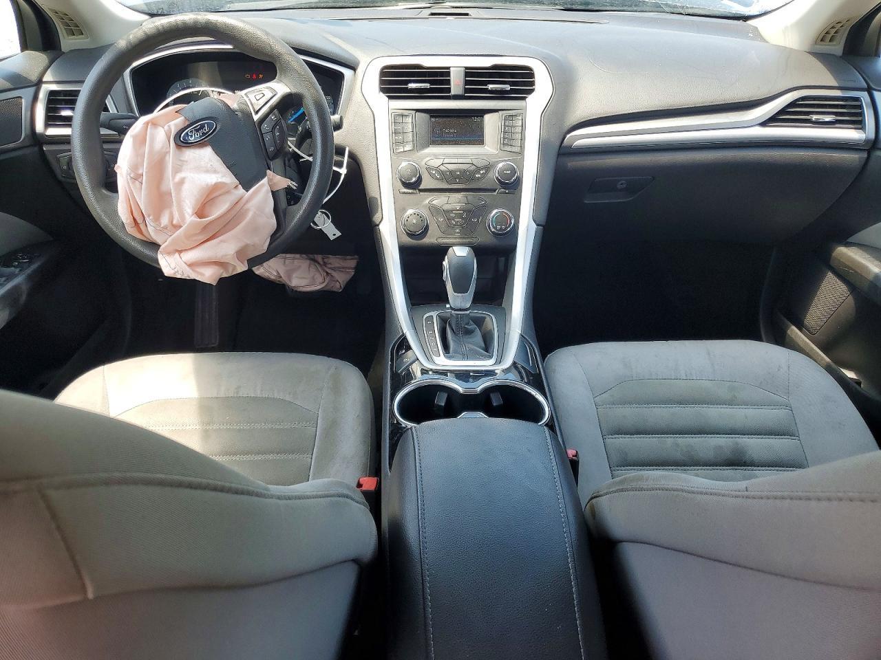 2015 Ford Fusion S - zdjęcie 8