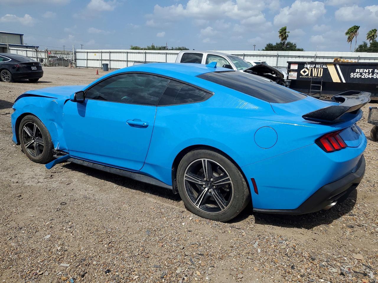 2024 Ford Mustang - zdjęcie 2