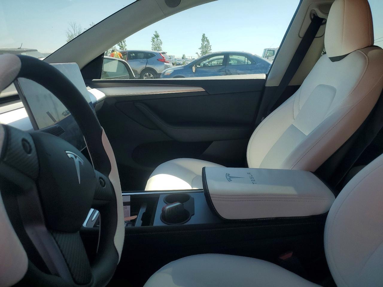 2024 Tesla Model Y - zdjęcie 7
