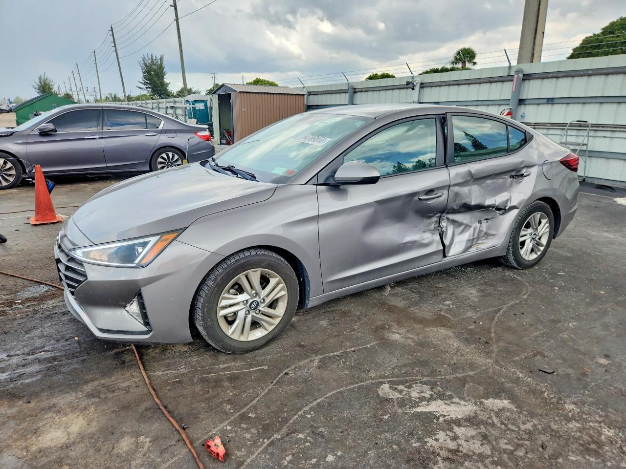 2020 Hyundai Elantra Sel - zdjęcie główne