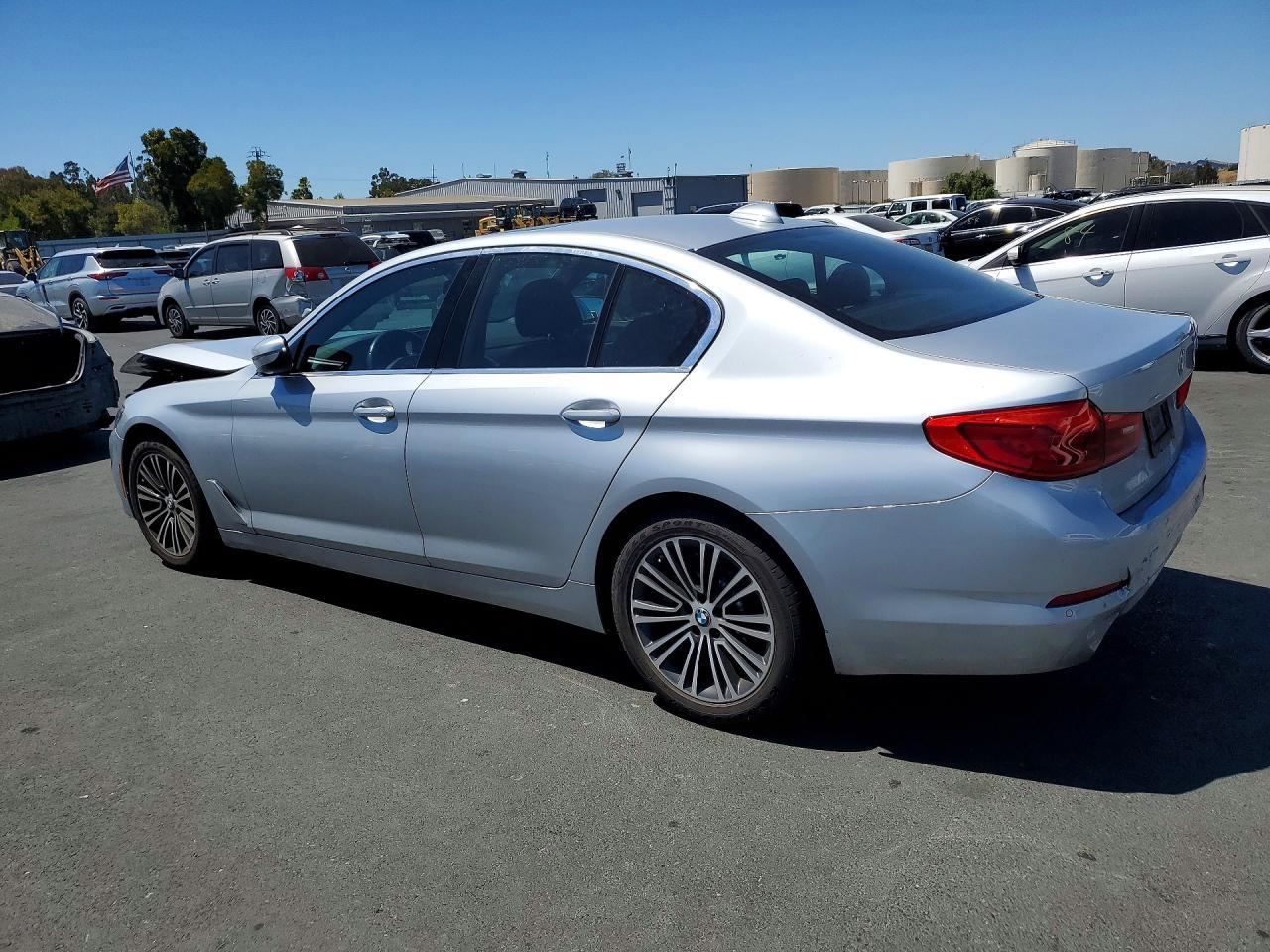 2020 BMW 530 I - zdjęcie 2