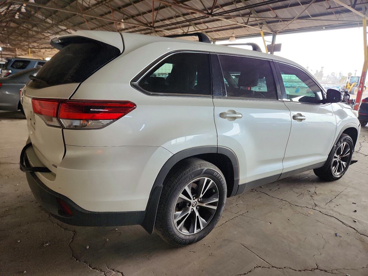 2019 Toyota Highlander Le - zdjęcie 3
