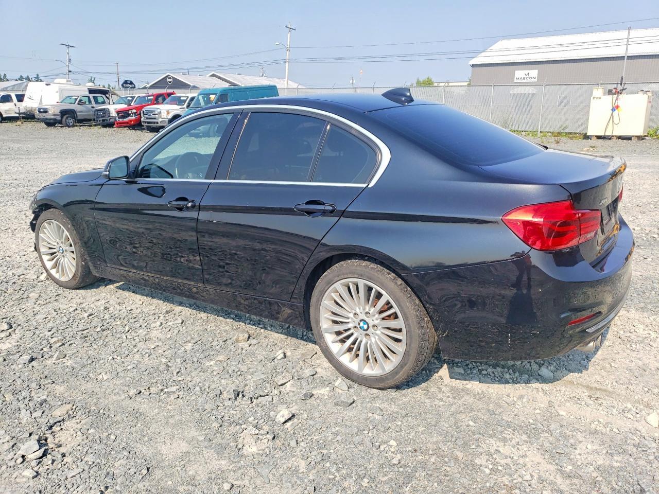 2017 BMW 330 Xi - zdjęcie 2
