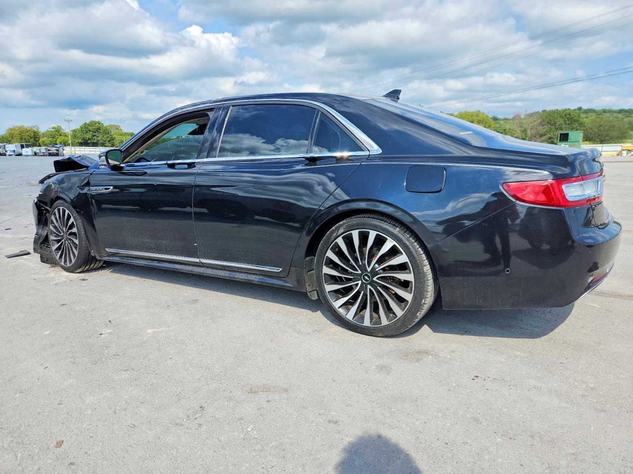 2018 Lincoln Continental Black Label - zdjęcie 2