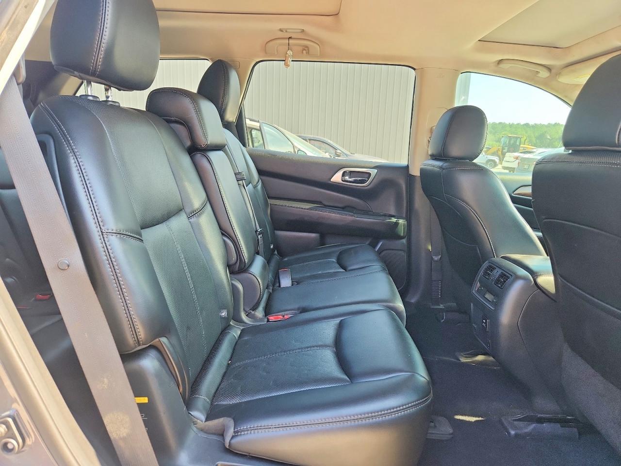 2017 Nissan Pathfinder S - zdjęcie 11
