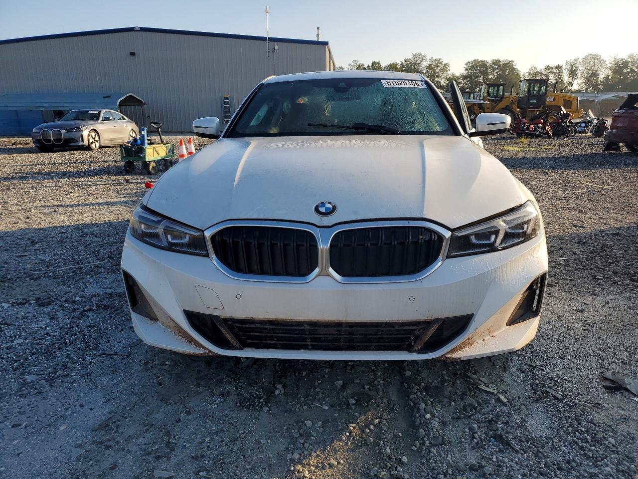 2025 BMW 330I - zdjęcie 5