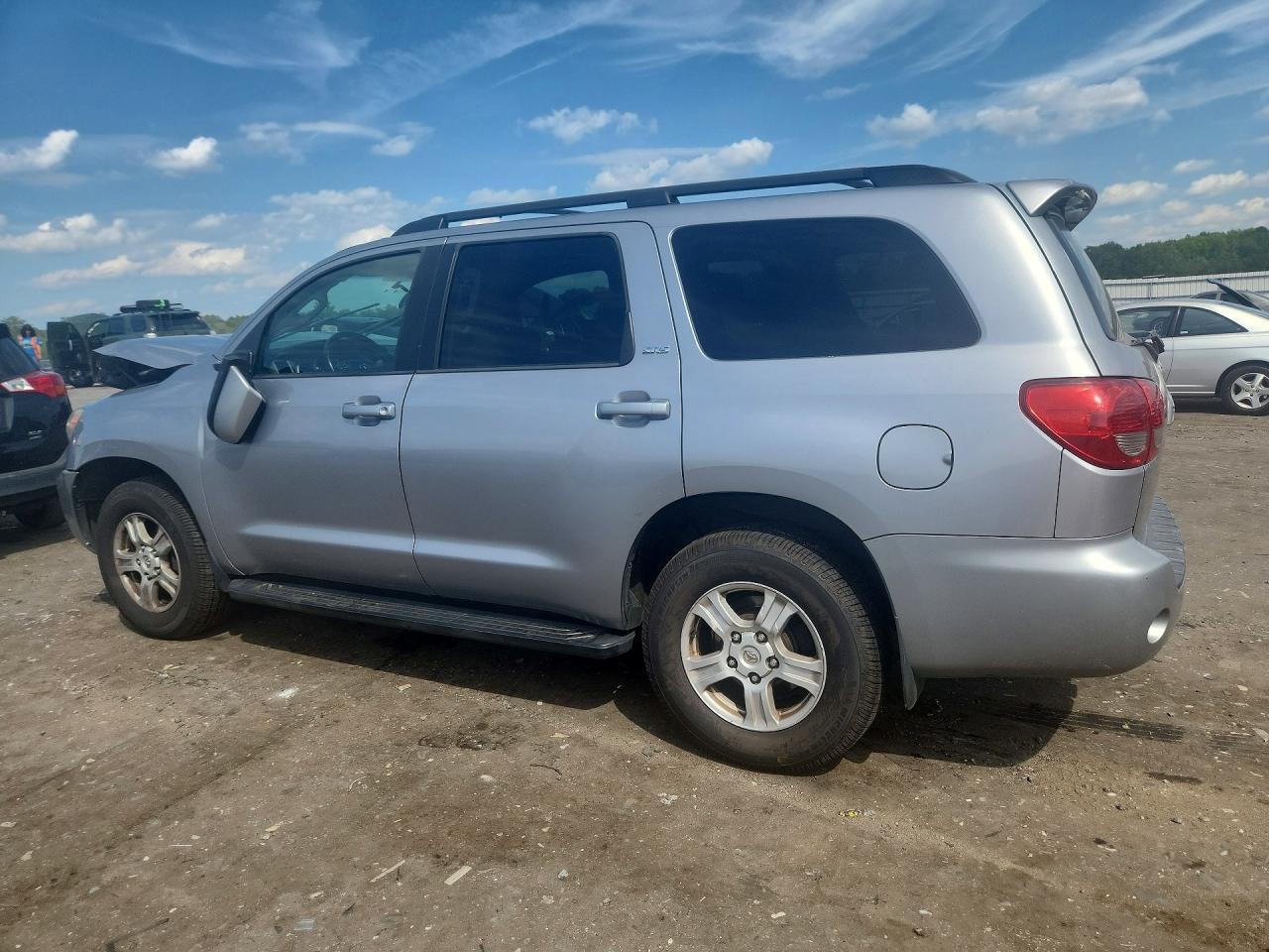 2013 Toyota Sequoia Sr5 - zdjęcie 2