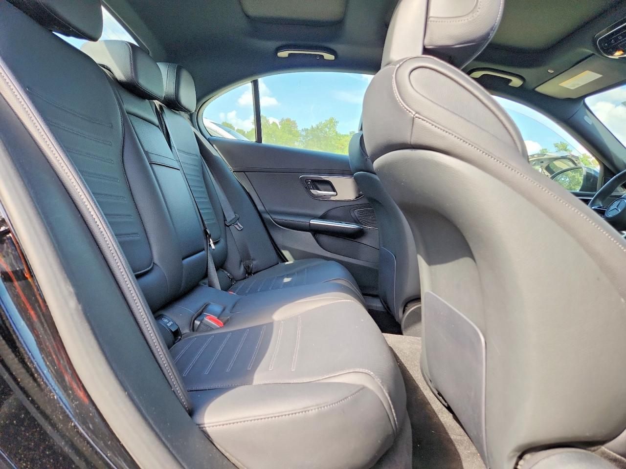 2023 Mercedes-Benz C 300 4Matic - zdjęcie 10