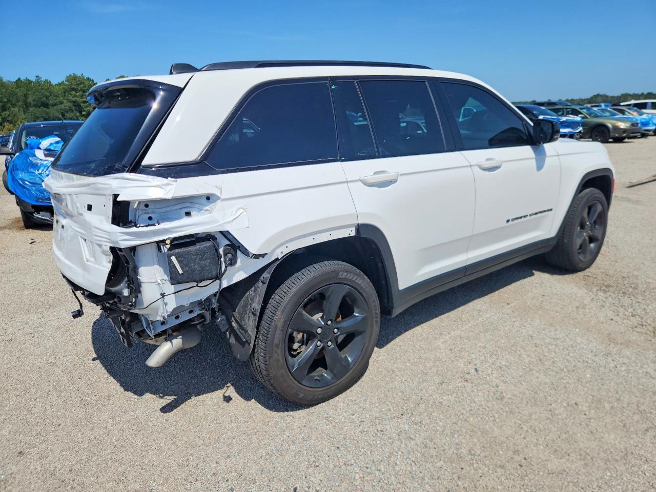 2025 Jeep Grand Cherokee Laredo - zdjęcie 3