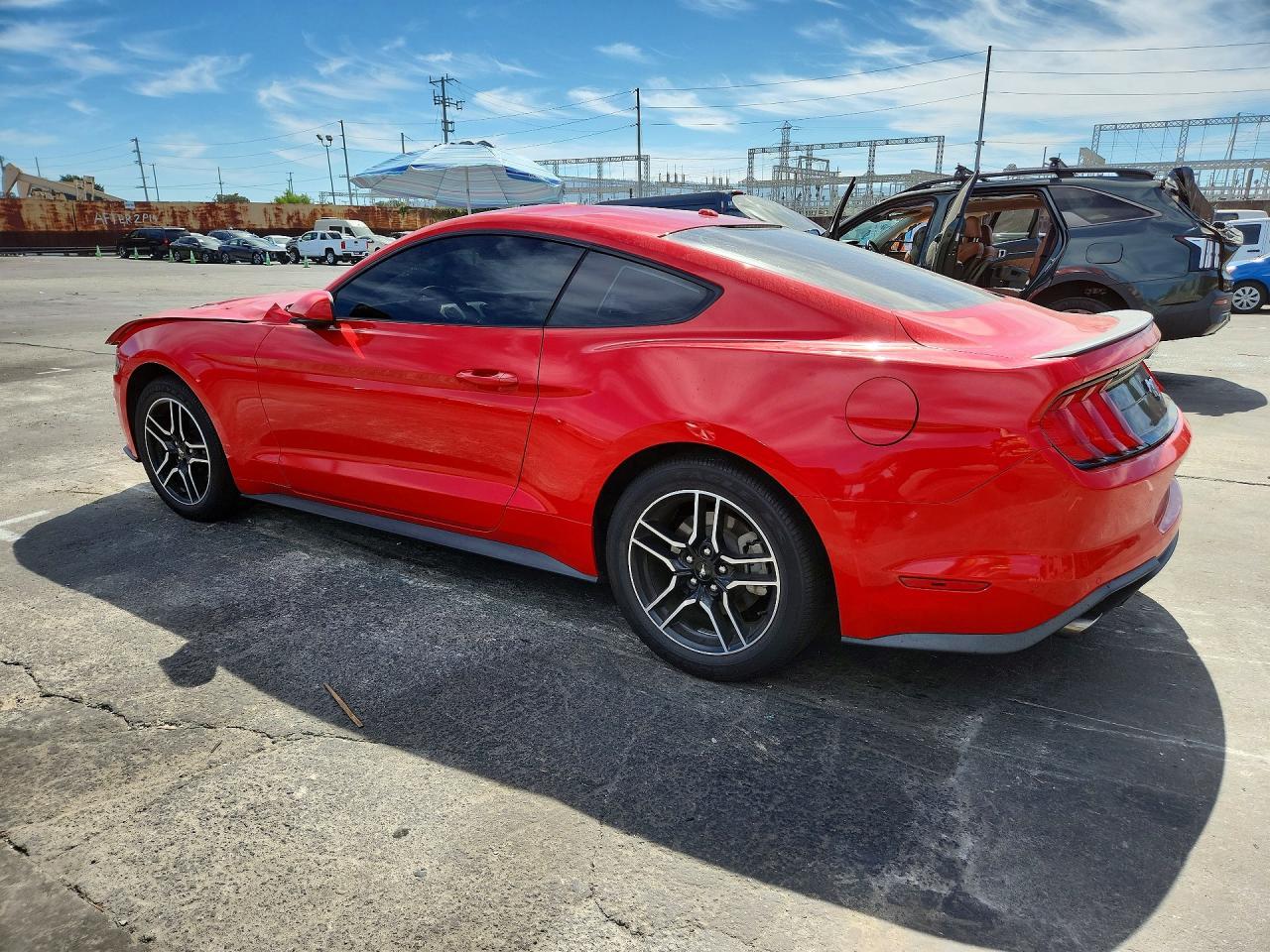 2019 Ford Mustang - zdjęcie 2
