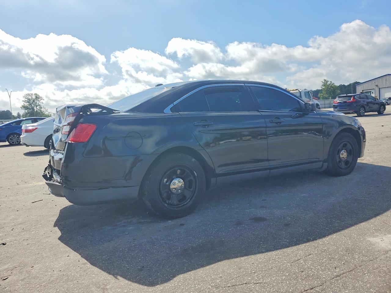 2015 Ford Taurus Police - zdjęcie 3