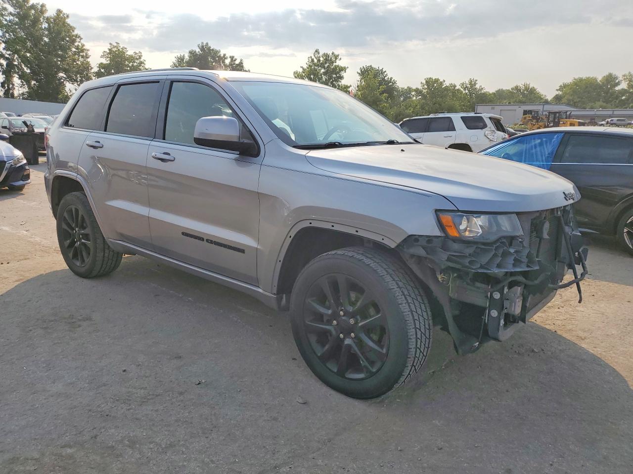 2018 Jeep Grand Cherokee Laredo - zdjęcie 4