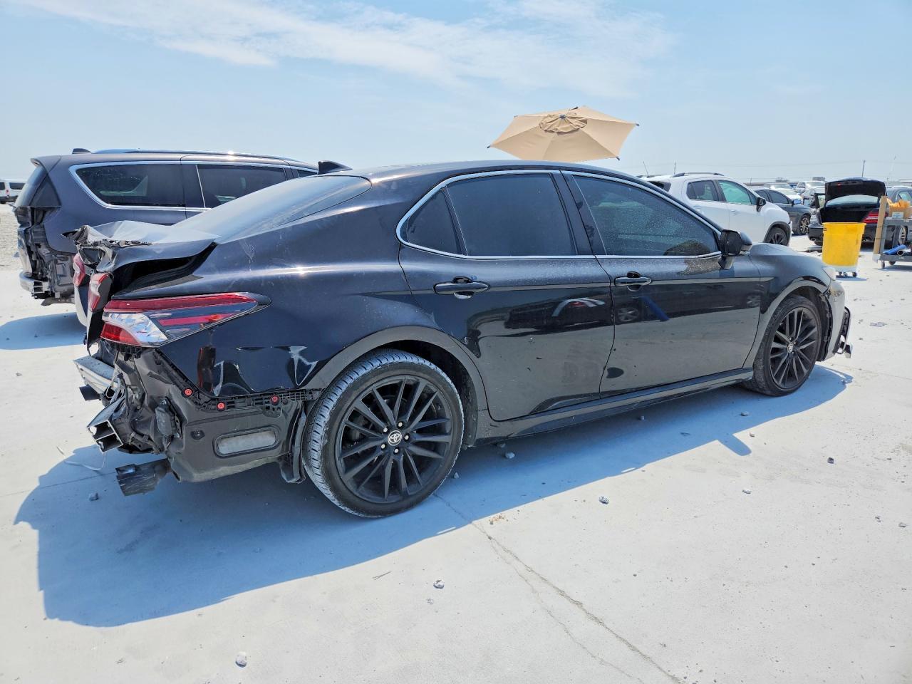 2022 Toyota Camry Xse - zdjęcie 3