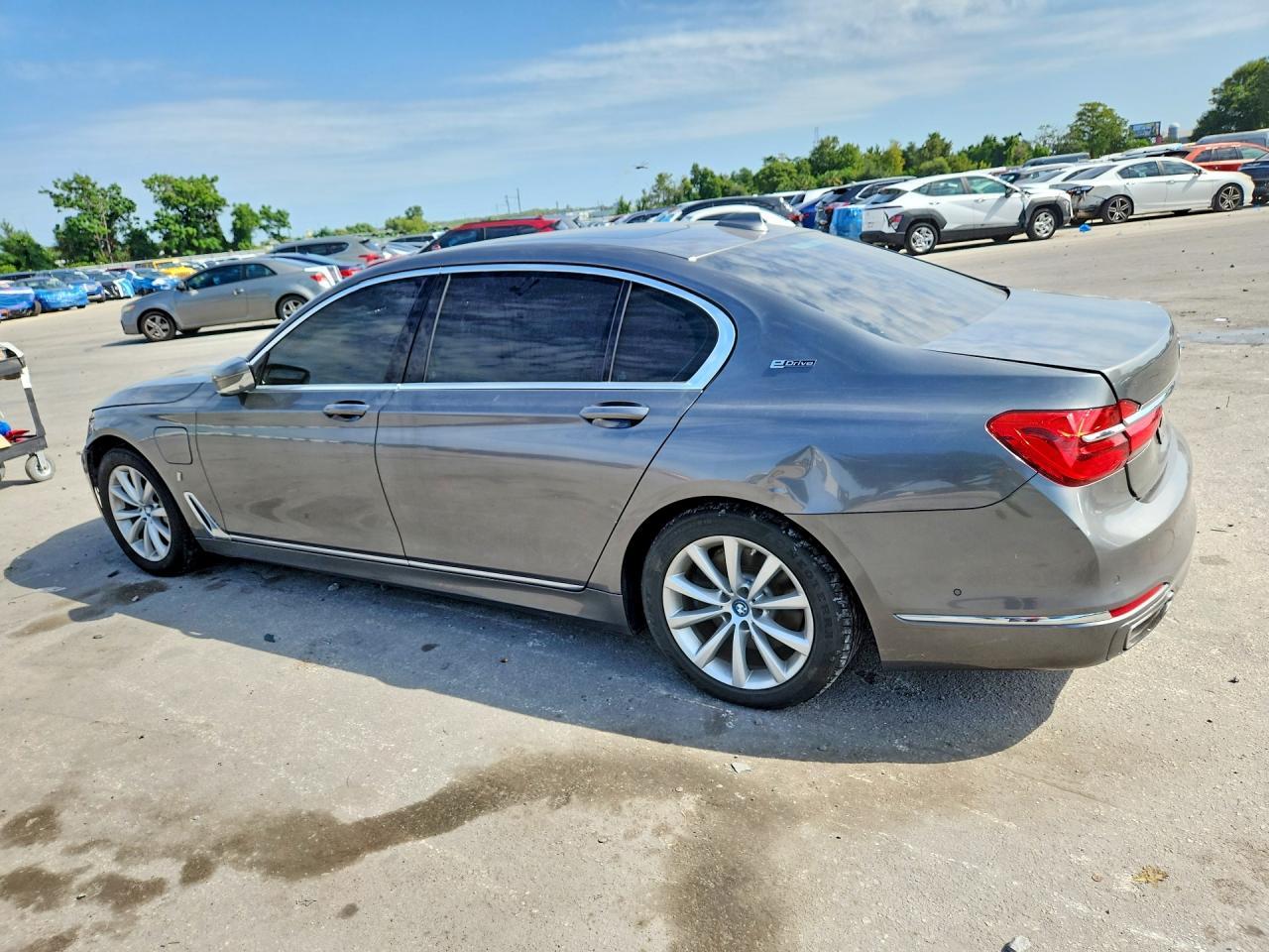 2017 BMW Seria 7 740e - zdjęcie 2