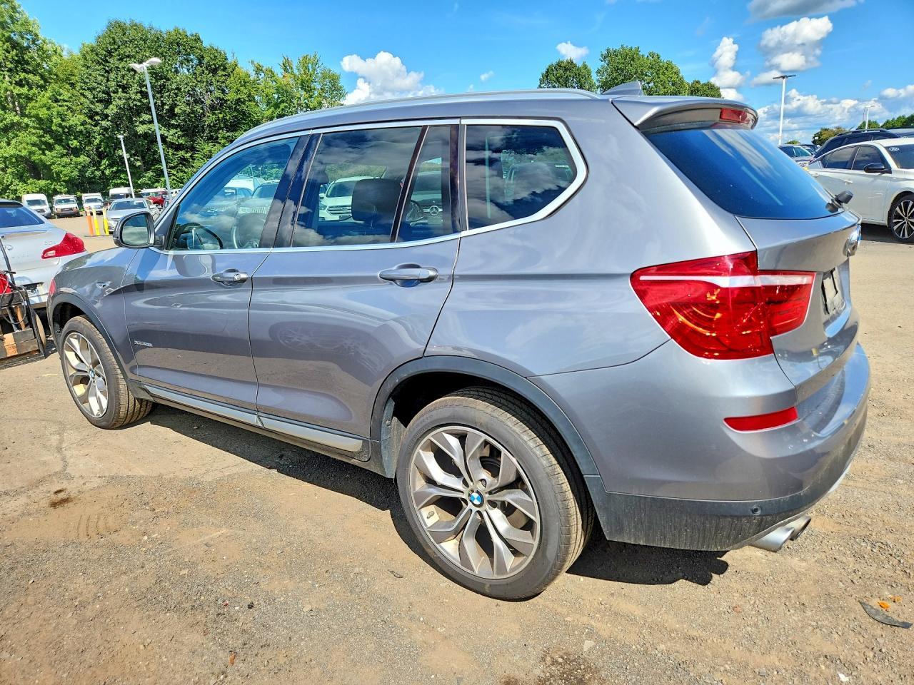 2017 BMW X3 xDrive28I - zdjęcie 2