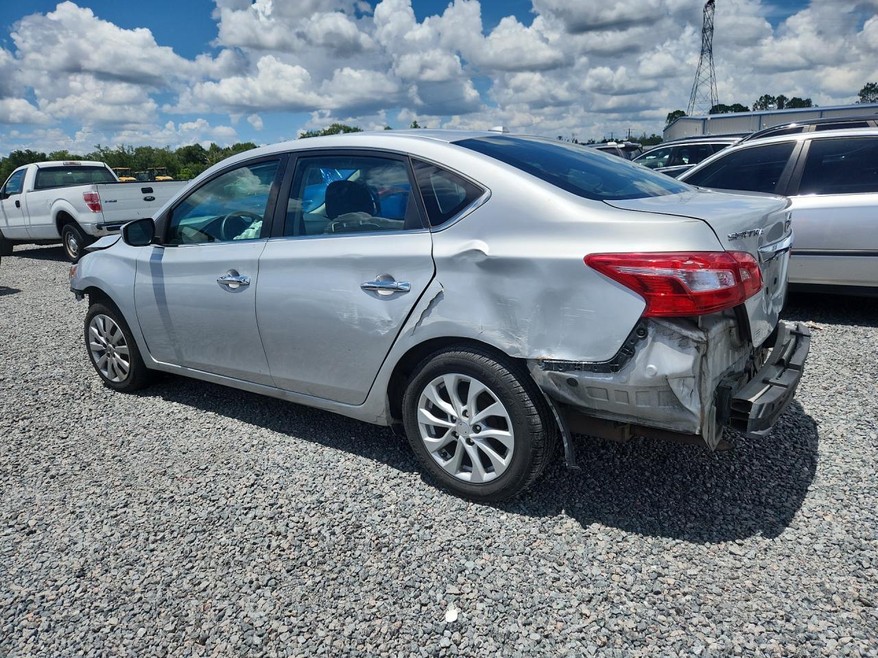 2019 Nissan Sentra Sv - zdjęcie 2