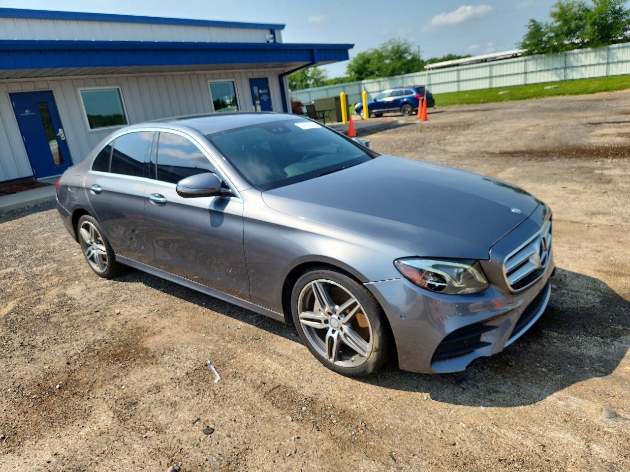 2017 Mercedes-Benz E 300 4Matic - zdjęcie 4