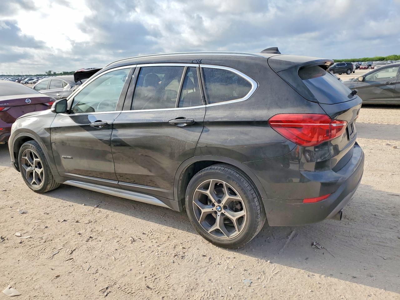 2017 BMW X1 xDrive28I - zdjęcie 2