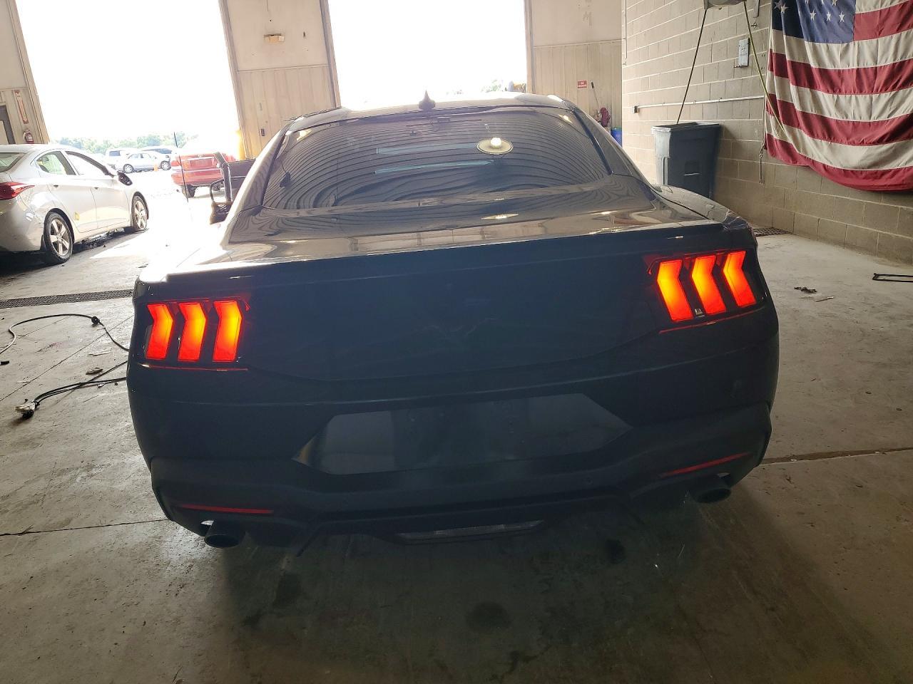 2025 Ford Mustang - zdjęcie 6