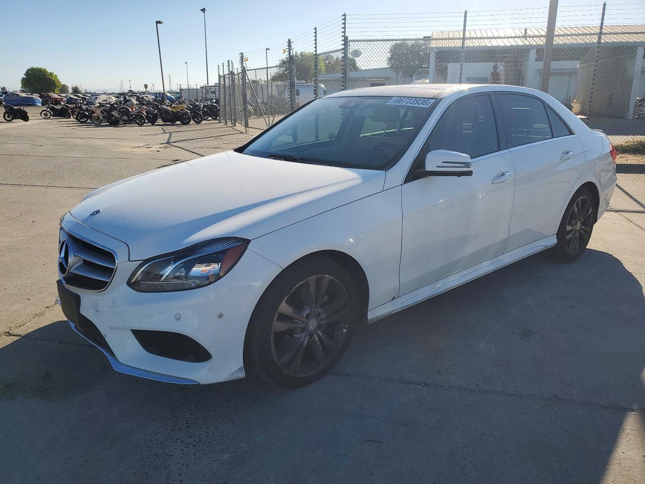 2016 Mercedes-Benz E 350 - zdjęcie główne