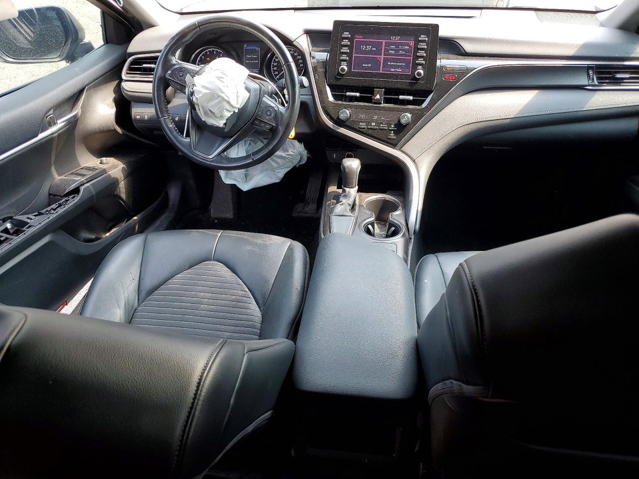 2022 Toyota Camry Se - zdjęcie 8