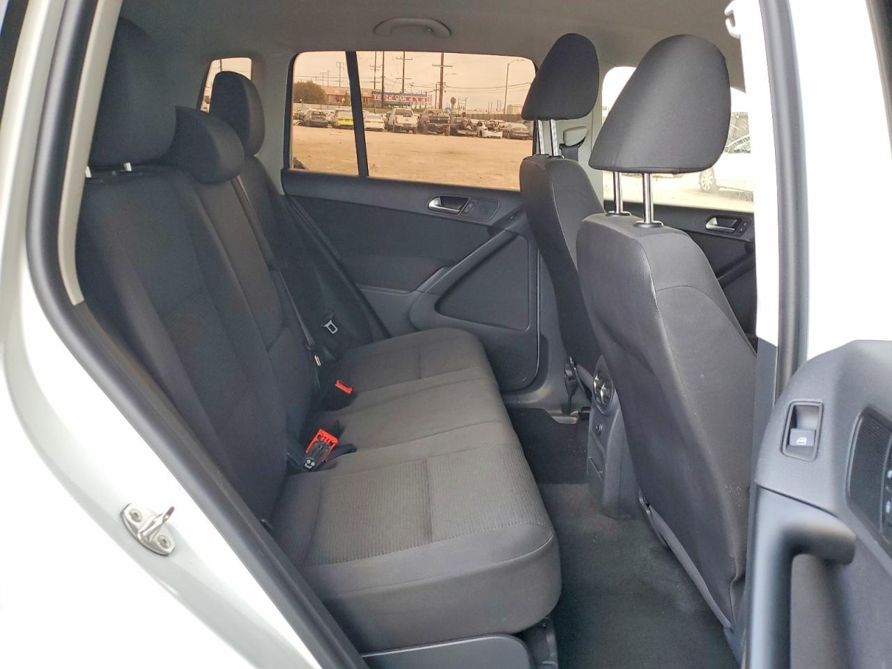 2015 Volkswagen Tiguan S - zdjęcie 11