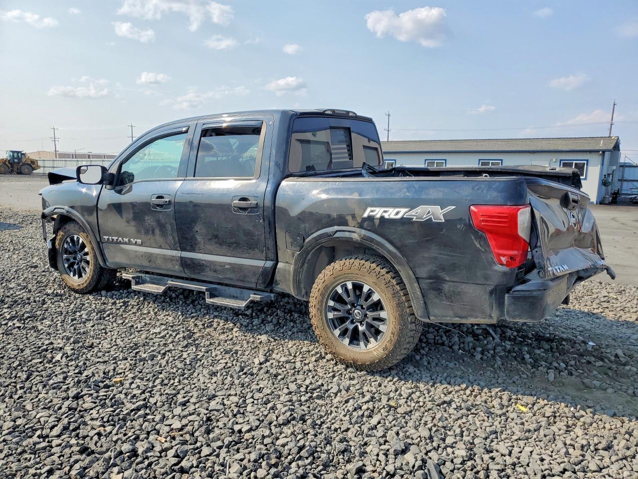 2019 Nissan Titan Pro-4X - zdjęcie 2