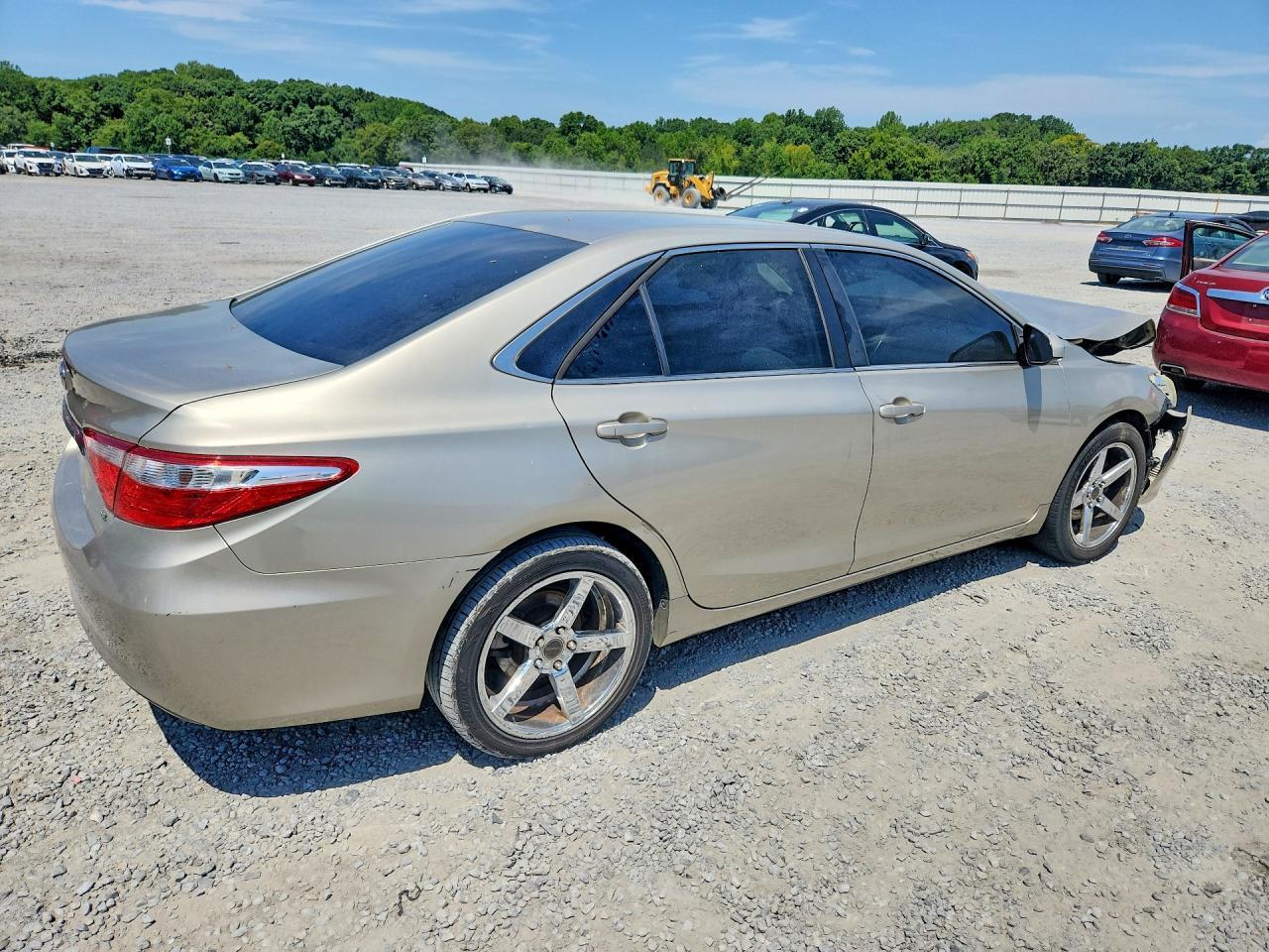 2015 Toyota Camry Le - zdjęcie 3