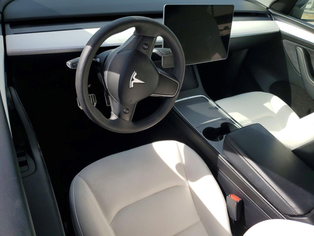2024 Tesla Model Y - zdjęcie 8