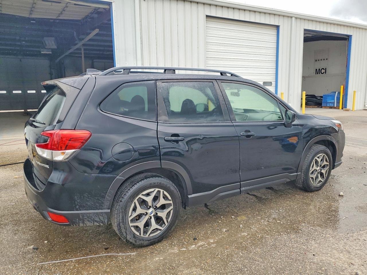 2023 Subaru Forester Premium - zdjęcie 3