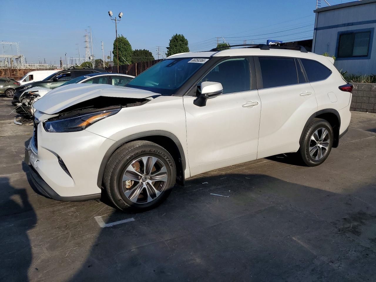 2023 Toyota Highlander Xle - zdjęcie główne