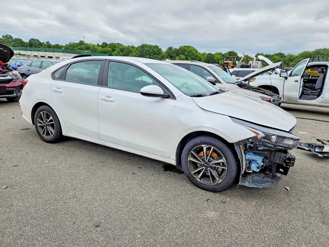 2024 Kia Forte Lxs - zdjęcie 4
