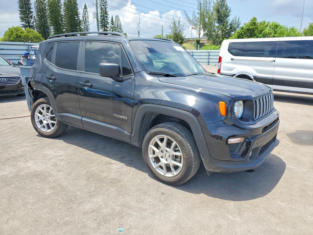 2022 Jeep Renegade Latitude - zdjęcie 4