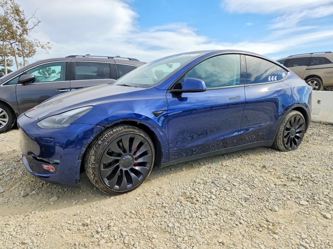 2024 Tesla Model Y - zdjęcie główne