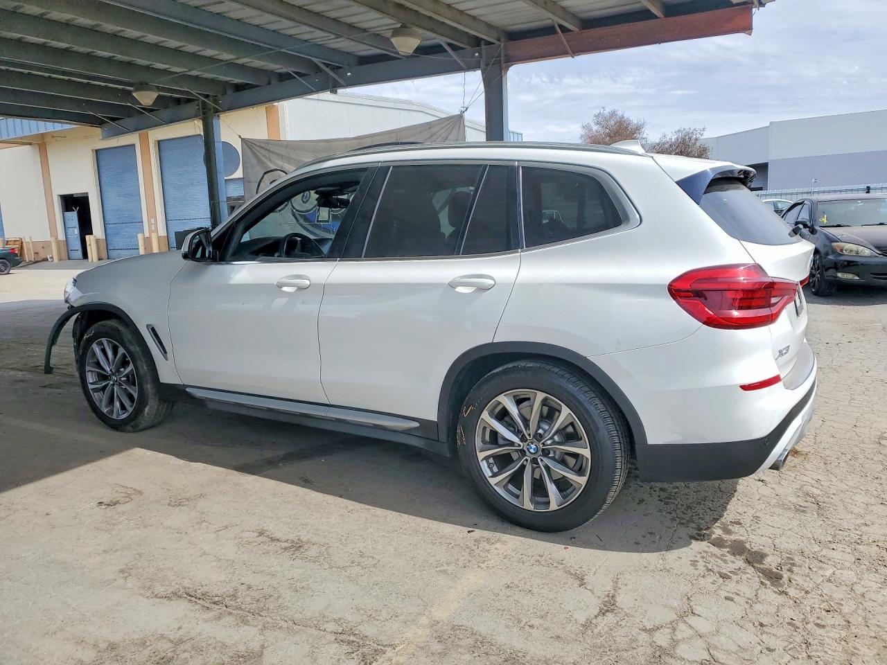 2019 BMW X3 xDrive30I - zdjęcie 2