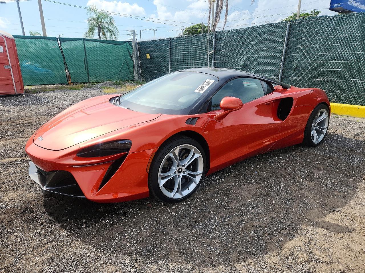 2023 McLaren Artura
