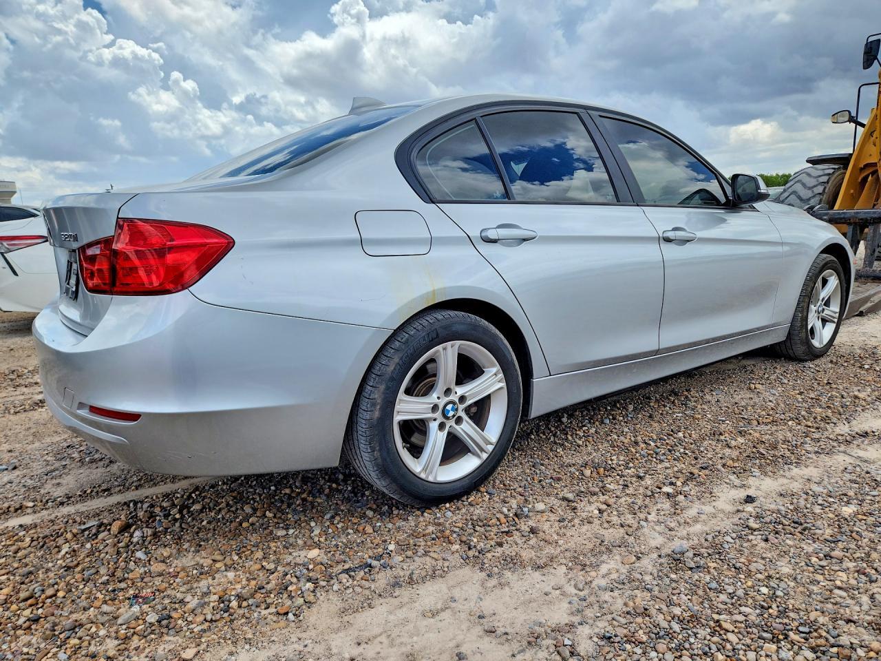 2014 BMW 320 I - zdjęcie 3