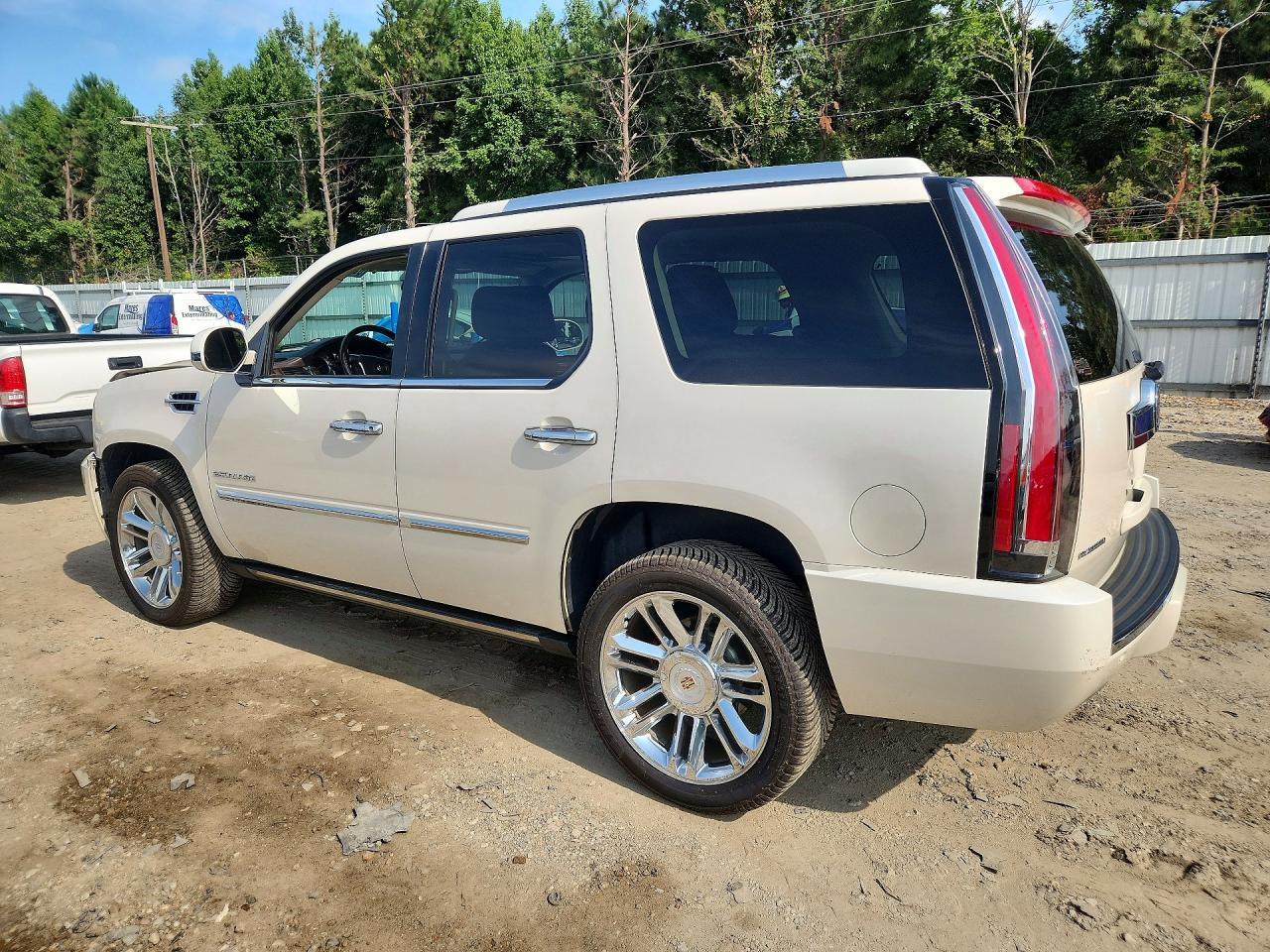 2013 Cadillac Escalade Platinum - zdjęcie 2