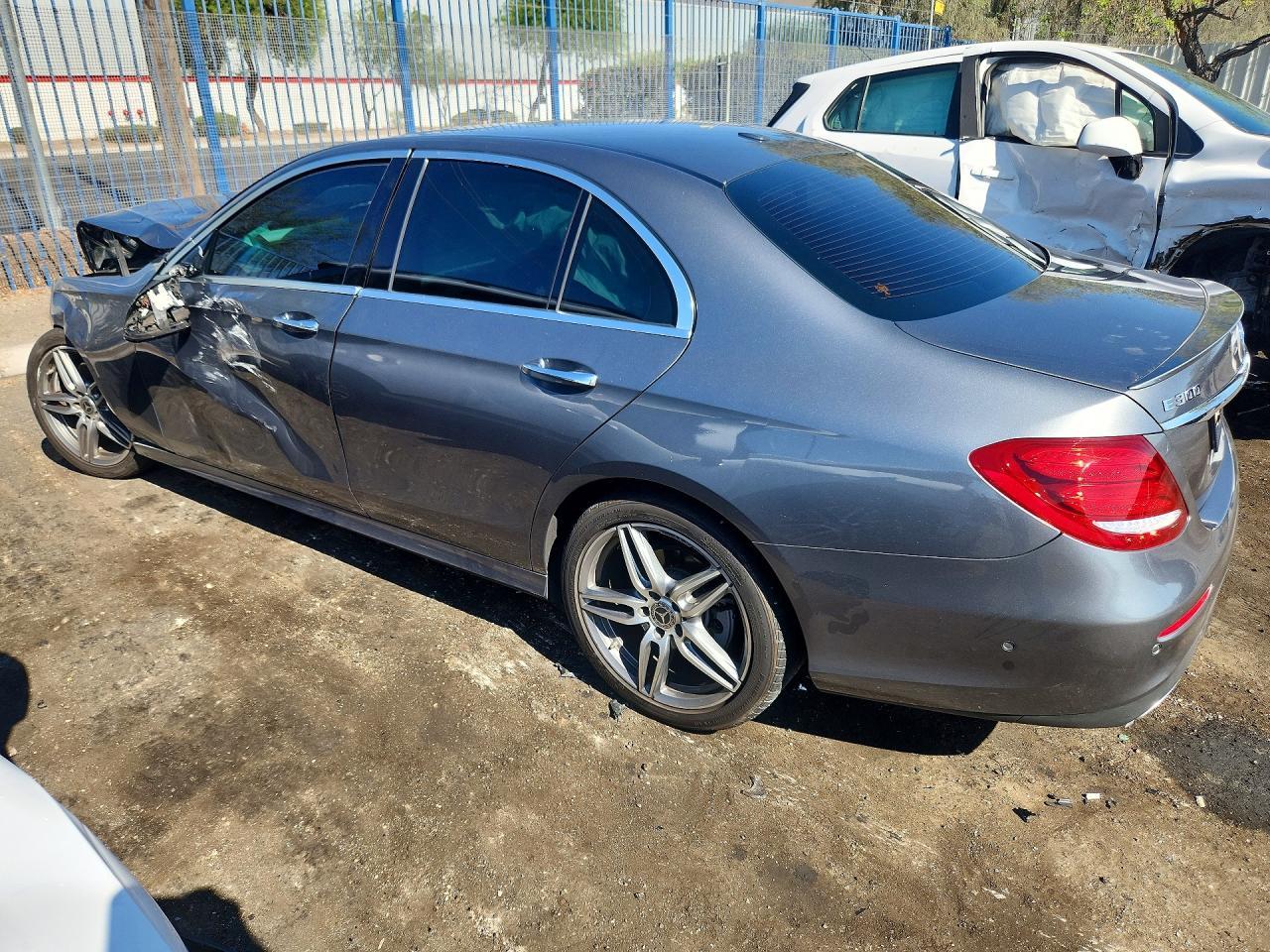2019 Mercedes-Benz E 300 - zdjęcie 2