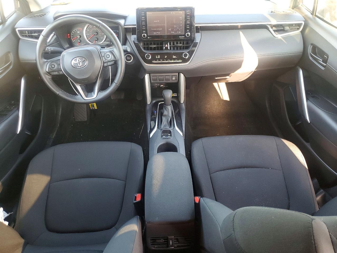 2022 Toyota Corolla Cross Le - zdjęcie 8
