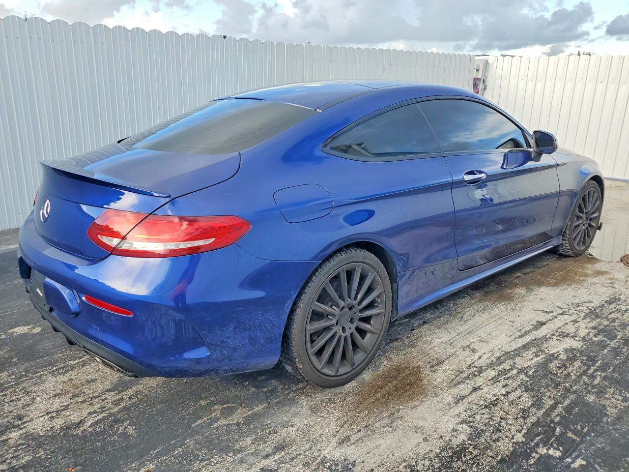 2017 Mercedes-Benz C 300 - zdjęcie 3