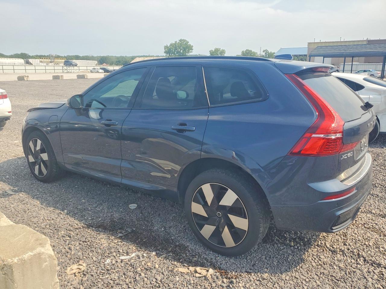 2025 Volvo Xc60 Plus - zdjęcie 2