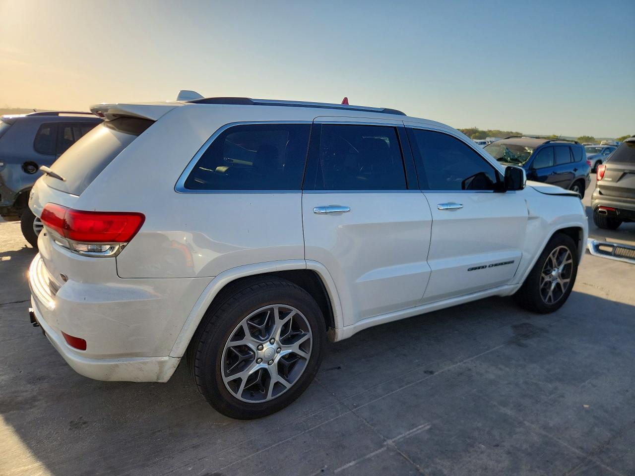 2020 Jeep Grand Cherokee Overland - zdjęcie 3