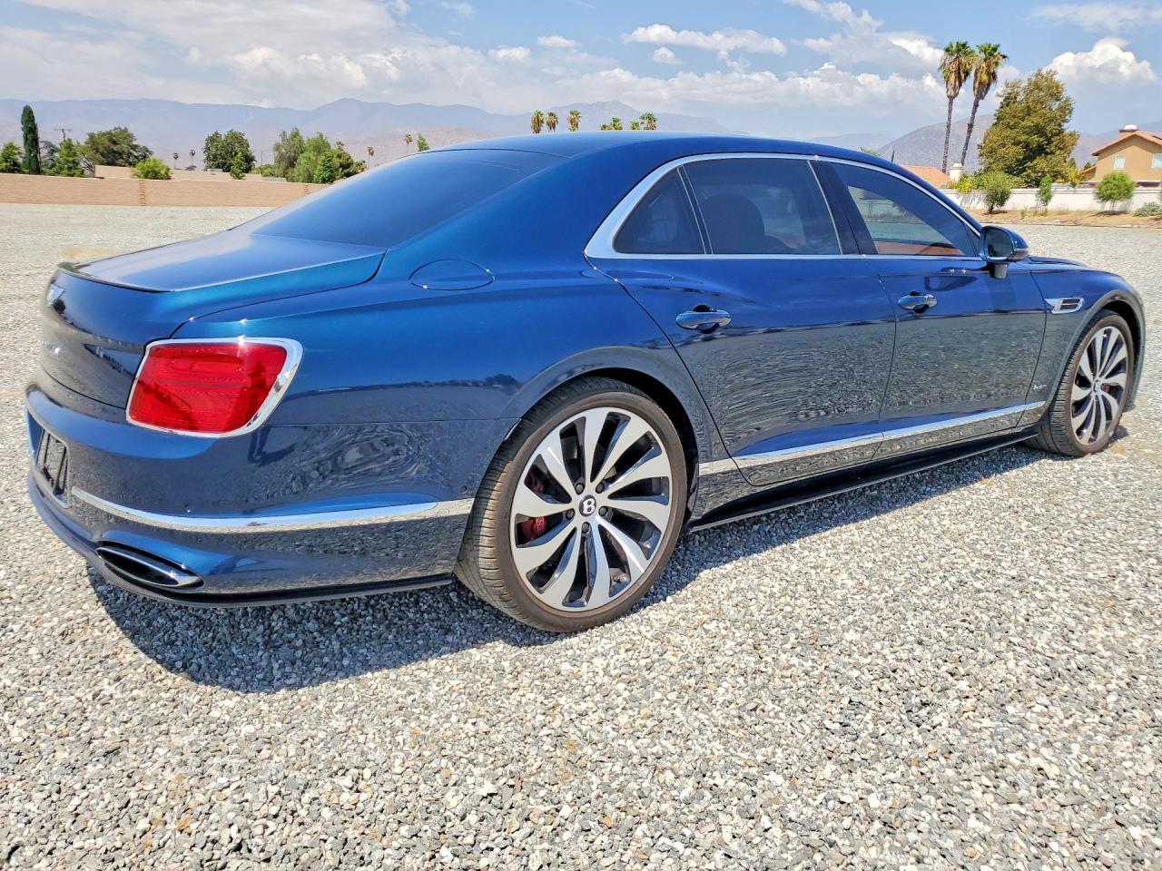 2022 Bentley Flying Spur - zdjęcie 3