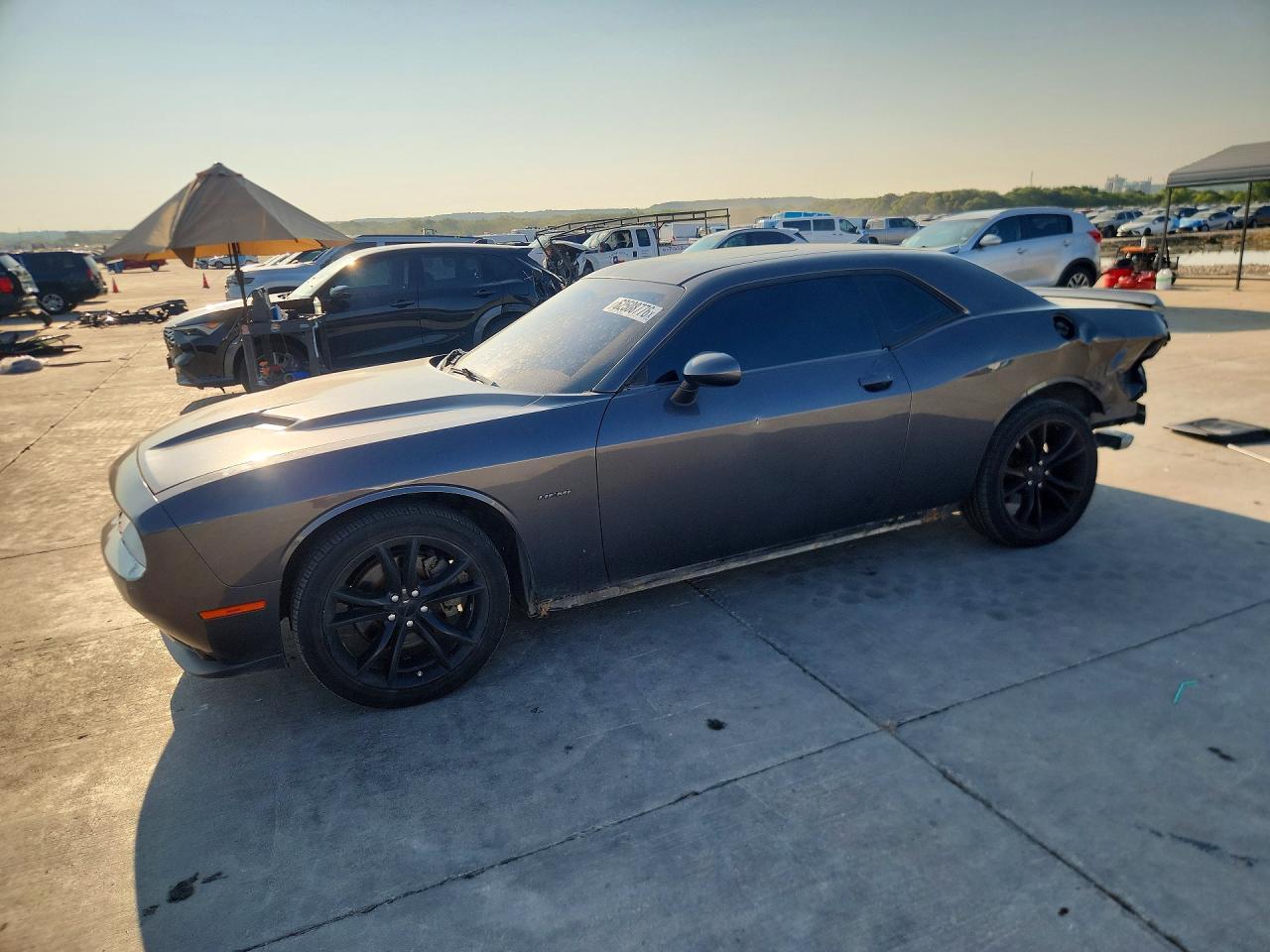 2016 Dodge Challenger R/T - zdjęcie główne