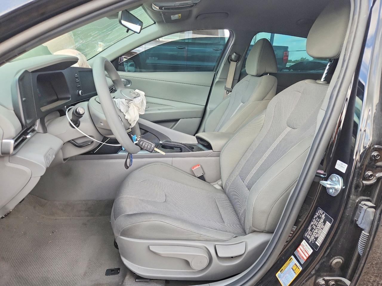 2026 Hyundai Elantra Se - zdjęcie 7