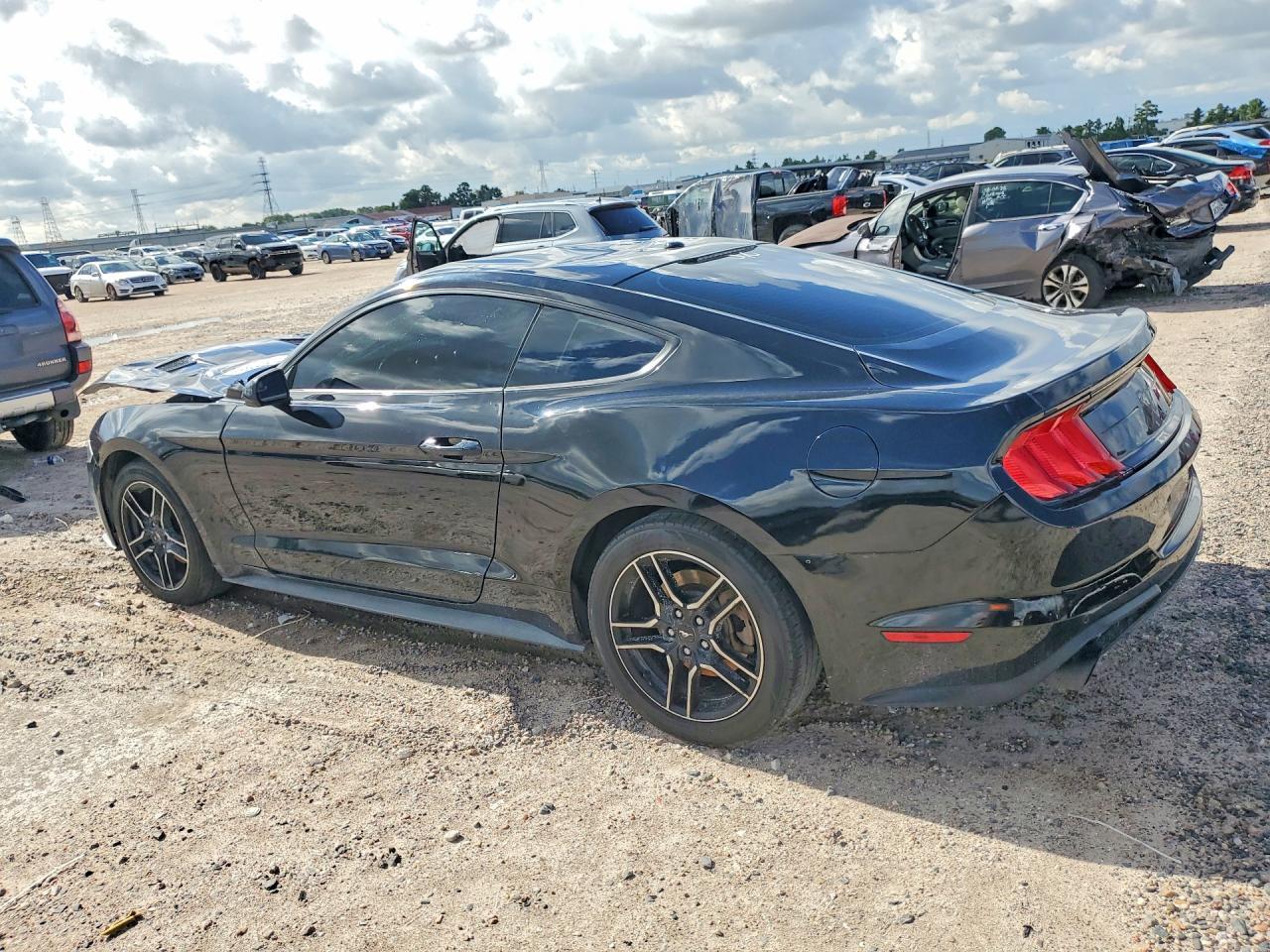 2018 Ford Mustang - zdjęcie 2