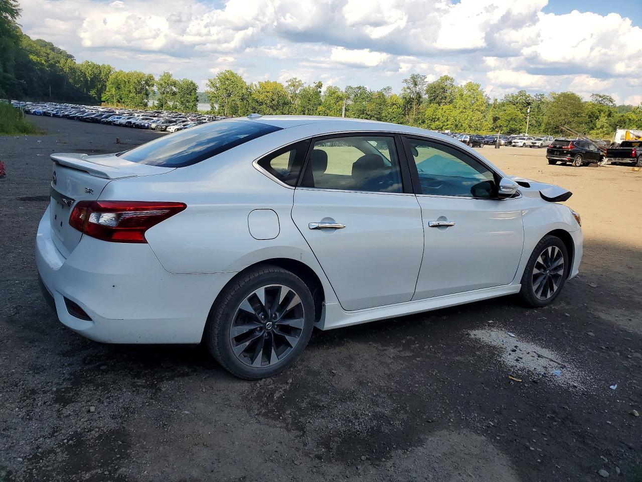 2018 Nissan Sentra Sr - zdjęcie 3